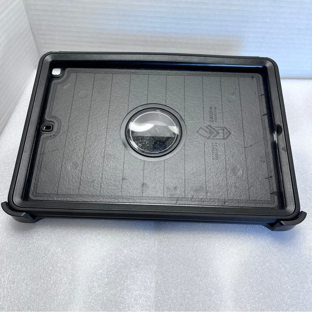 Otter Box Defender 10” Black case for IPad 7-9